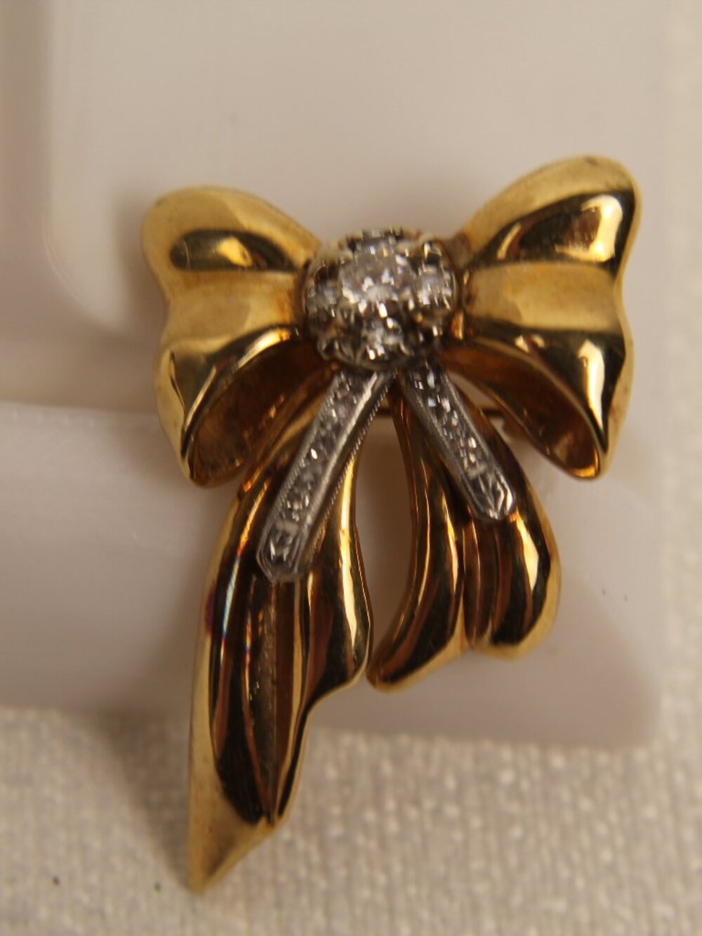 Vintage Gold Tone Rhinestone Bow Ribbon Brooch Pin Statement Jewelry - Picture 3 of 6